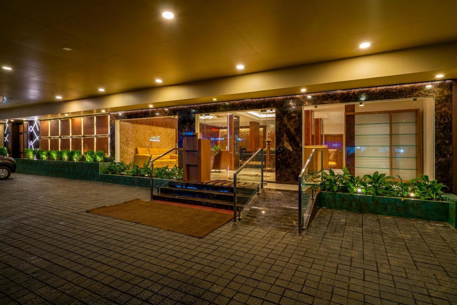 Hotel Malika Residency Ettumanoor ภายนอก รูปภาพ